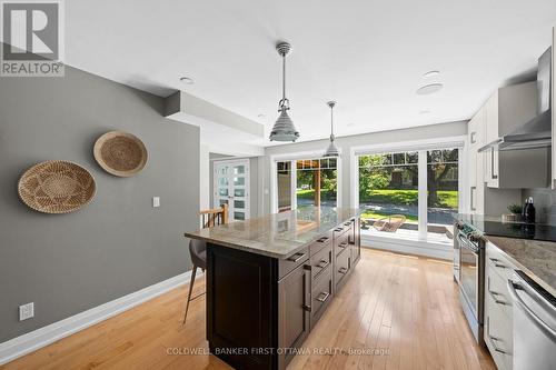 199 Mountbatten Avenue, Ottawa, ON - Indoor Photo Showing Kitchen With Upgraded Kitchen