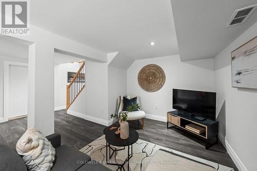 199 Mountbatten Avenue, Ottawa, ON - Indoor Photo Showing Living Room