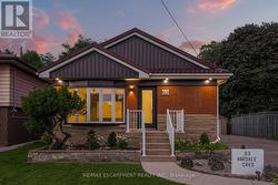 63 HARDALE CRESCENT  Hamilton, ON L8T 1X9