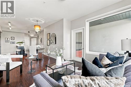 206 225 Maningas Bend, Saskatoon, SK - Indoor Photo Showing Living Room