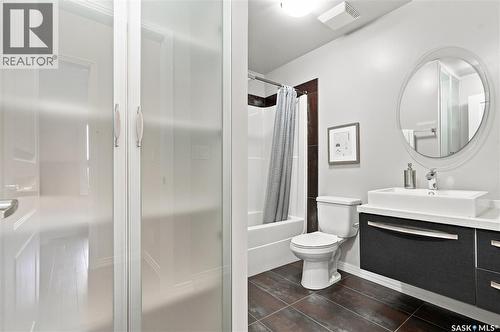 206 225 Maningas Bend, Saskatoon, SK - Indoor Photo Showing Bathroom