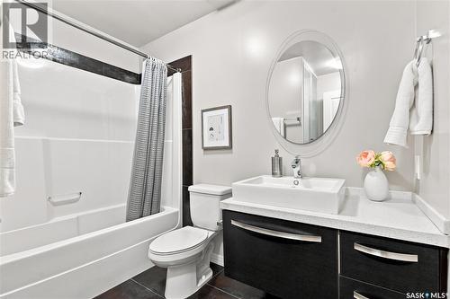 206 225 Maningas Bend, Saskatoon, SK - Indoor Photo Showing Bathroom