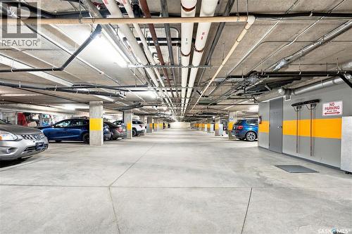 206 225 Maningas Bend, Saskatoon, SK - Indoor Photo Showing Garage