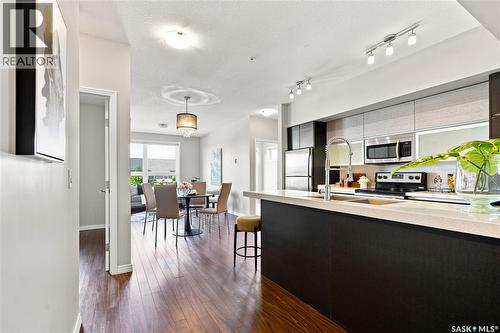 206 225 Maningas Bend, Saskatoon, SK - Indoor Photo Showing Kitchen With Upgraded Kitchen