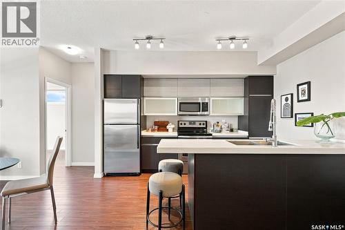 206 225 Maningas Bend, Saskatoon, SK - Indoor Photo Showing Kitchen With Double Sink