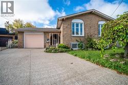 18 VILLA Court  Hamilton, ON L8W 1M2