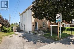 11 PRIMROSE Avenue  Hamilton, ON L8L 2K7
