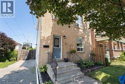 11 PRIMROSE Avenue  Hamilton, ON L8L 2K7