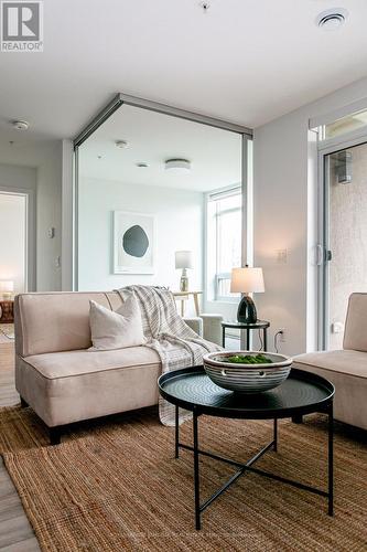 206 - 455 Charleton Avenue E, Hamilton, ON - Indoor Photo Showing Living Room
