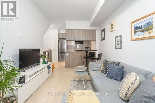 Th3 - 150 Broadview Avenue, Toronto, ON - Indoor Photo Showing Living Room