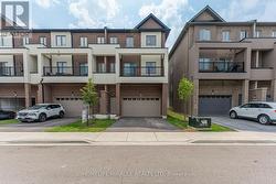32 ALAN WILLIAMS TRAIL Uxbridge, ON L9P 0R6