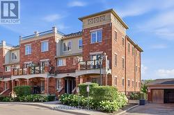 8 - 35 HAYS BOULEVARD  Oakville, ON L6H 0J1