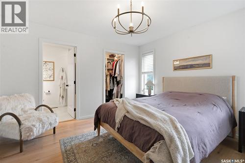 110 Mcfarland Place, Saskatoon, SK - Indoor Photo Showing Bedroom