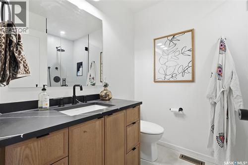 110 Mcfarland Place, Saskatoon, SK - Indoor Photo Showing Bathroom