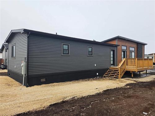 22 Vista Lane, Mitchell, MB - Outdoor