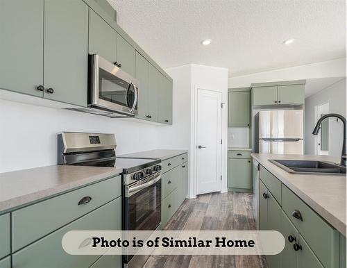 22 Vista Lane, Mitchell, MB - Indoor Photo Showing Kitchen With Double Sink