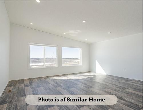 22 Vista Lane, Mitchell, MB - Indoor Photo Showing Other Room