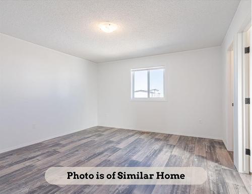 22 Vista Lane, Mitchell, MB - Indoor Photo Showing Other Room
