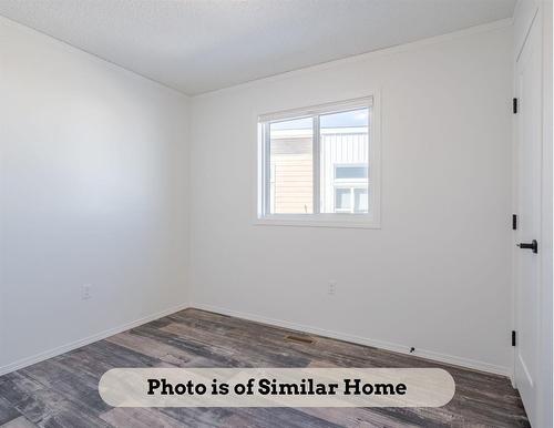 22 Vista Lane, Mitchell, MB - Indoor Photo Showing Other Room