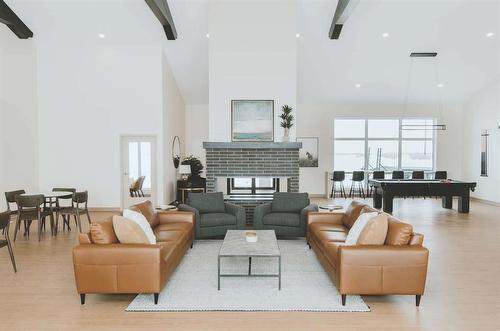 22 Vista Lane, Mitchell, MB - Indoor Photo Showing Living Room