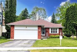 112 BRUCE STREET S  Blue Mountains, ON N0H 2P0