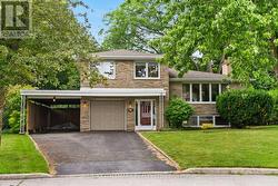 17 GREENYARDS DRIVE Toronto, ON M2M 2R7