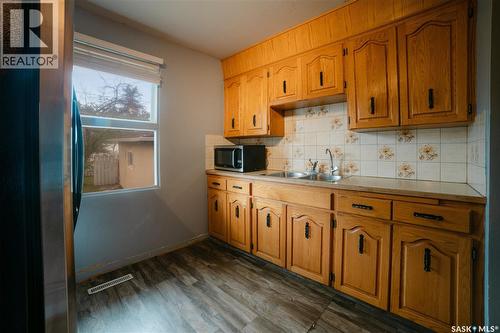 2818 23Rd Avenue, Regina, SK - Indoor Photo Showing Kitchen With Double Sink