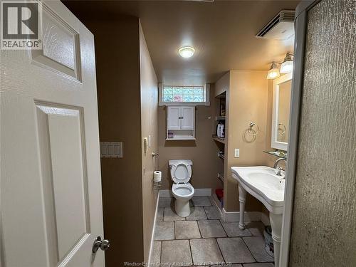 3087 AVONDALE AVENUE , Windsor, Ontario N9E 1X4 4