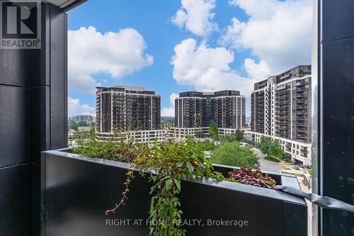 908 - 1100 Sheppard Avenue W, Toronto, ON - Outdoor