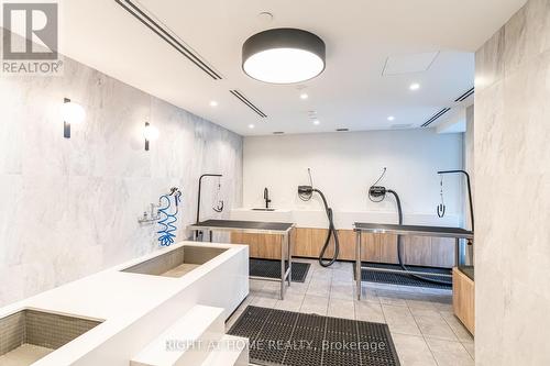908 - 1100 Sheppard Avenue W, Toronto, ON - Indoor Photo Showing Kitchen With Upgraded Kitchen