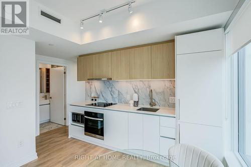908 - 1100 Sheppard Avenue W, Toronto, ON - Indoor Photo Showing Kitchen