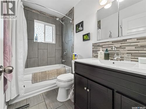 330 Meighen Crescent, Saskatoon, SK - Indoor Photo Showing Bathroom
