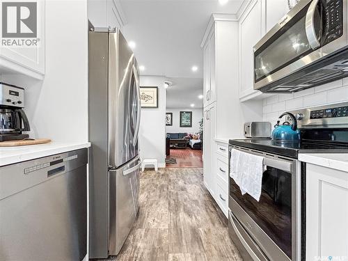 330 Meighen Crescent, Saskatoon, SK - Indoor Photo Showing Kitchen