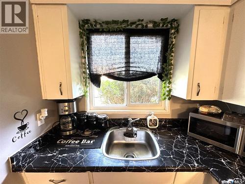 A&B 2818 7Th Street E, Saskatoon, SK - Indoor Photo Showing Kitchen