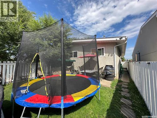 A&B 2818 7Th Street E, Saskatoon, SK - Outdoor