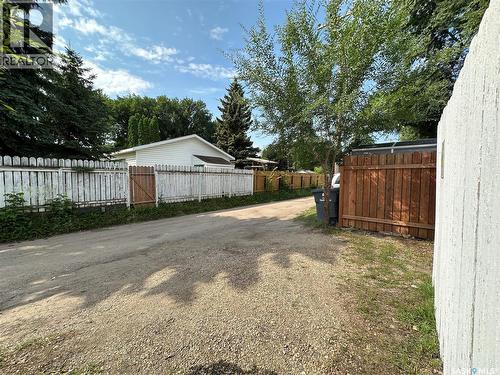 A&B 2818 7Th Street E, Saskatoon, SK - Outdoor