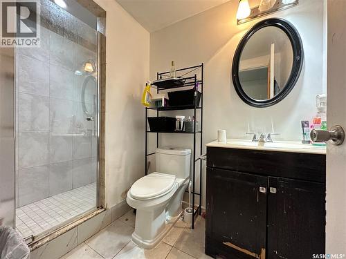 A&B 2818 7Th Street E, Saskatoon, SK - Indoor Photo Showing Bathroom
