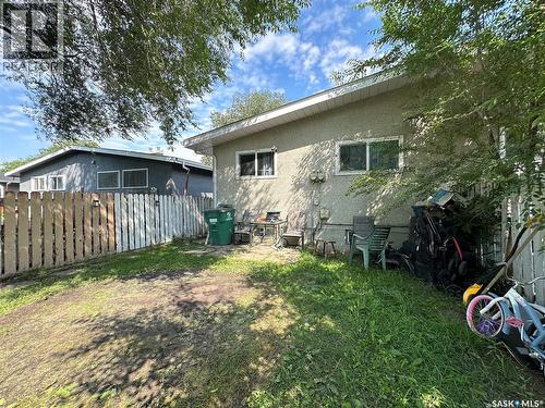 A&B 2818 7Th Street E, Saskatoon, SK - Outdoor