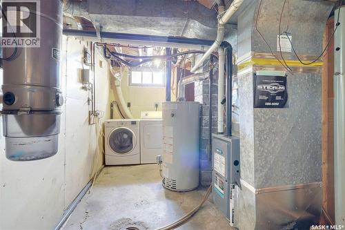 859 Pasqua Street, Regina, SK - Indoor Photo Showing Laundry Room
