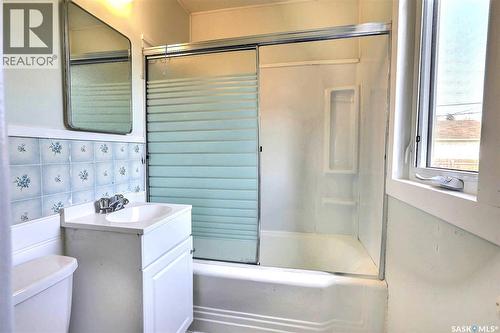 859 Pasqua Street, Regina, SK - Indoor Photo Showing Bathroom