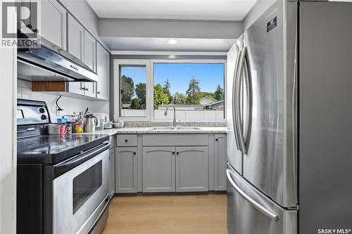 1809 Arlington Avenue, Saskatoon, SK - Indoor Photo Showing Kitchen