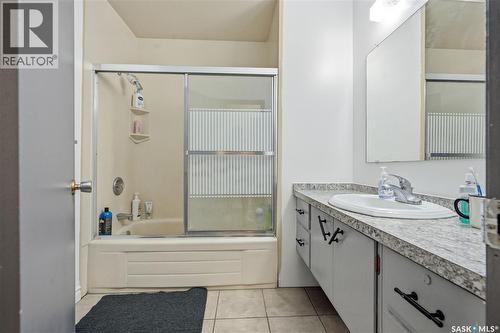 1809 Arlington Avenue, Saskatoon, SK - Indoor Photo Showing Bathroom
