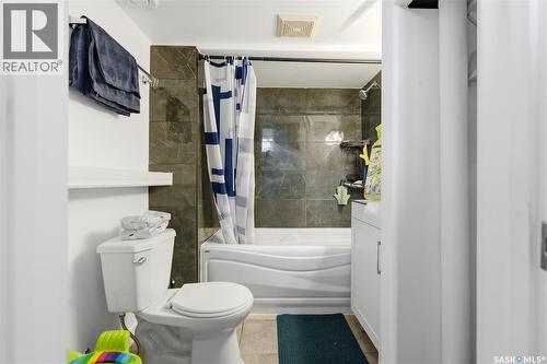 1809 Arlington Avenue, Saskatoon, SK - Indoor Photo Showing Bathroom