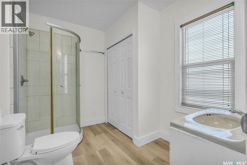 223 I Avenue S, Saskatoon, SK - Indoor Photo Showing Bathroom