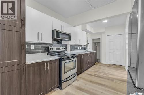 223 I Avenue S, Saskatoon, SK - Indoor Photo Showing Kitchen