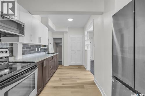 223 I Avenue S, Saskatoon, SK - Indoor Photo Showing Kitchen