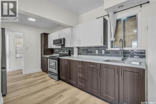 223 I Avenue S, Saskatoon, SK - Indoor Photo Showing Kitchen
