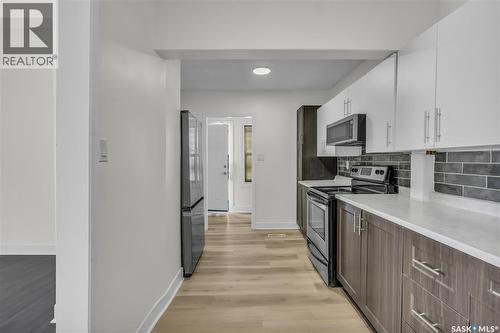 223 I Avenue S, Saskatoon, SK - Indoor Photo Showing Kitchen
