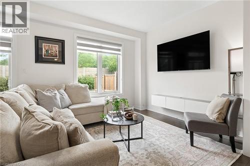 166 Deerpath Drive Unit# 49, Guelph, ON - Indoor Photo Showing Living Room