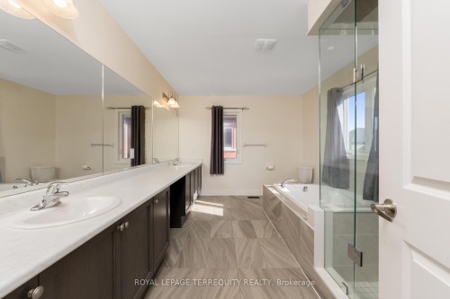 4516 Eclipse Way, Niagara Falls, ON - Indoor Photo Showing Bathroom